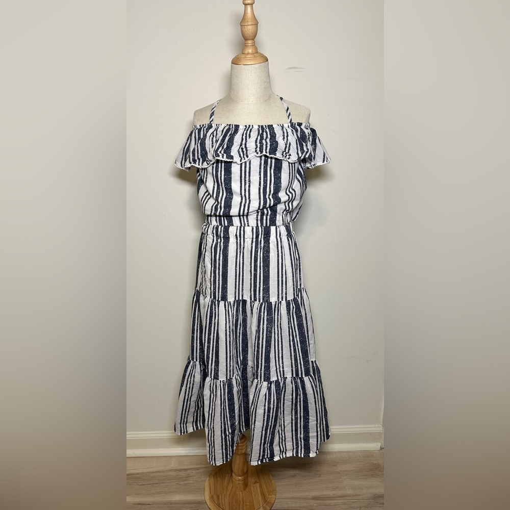 Striped Off-Shoulder 2-piece top and skirt